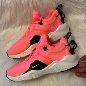 BNIB Nike Huaraches